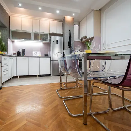 Lägenhet Spacious Duplex For Up To 6ppl With Free Parking New *