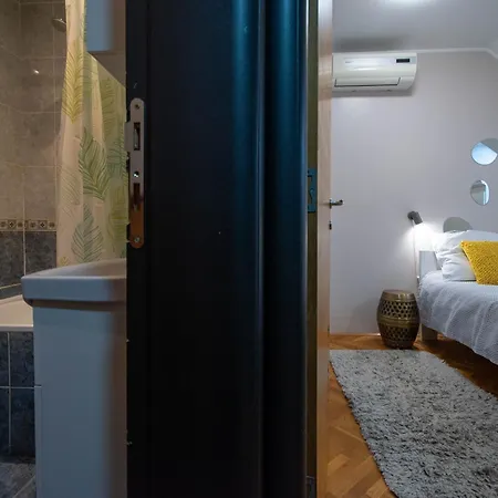 Lägenhet Spacious Duplex For Up To 6ppl With Free Parking New