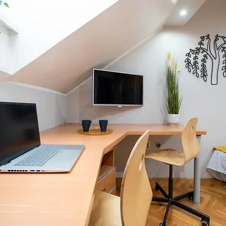 Lägenhet Spacious Duplex For Up To 6ppl With Free Parking New *