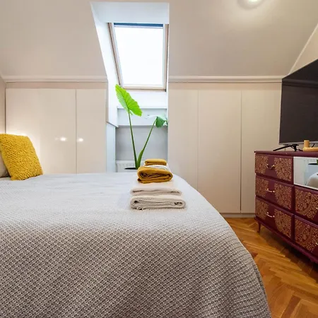 Spacious Duplex For Up To 6ppl With Free Parking New Lägenhet