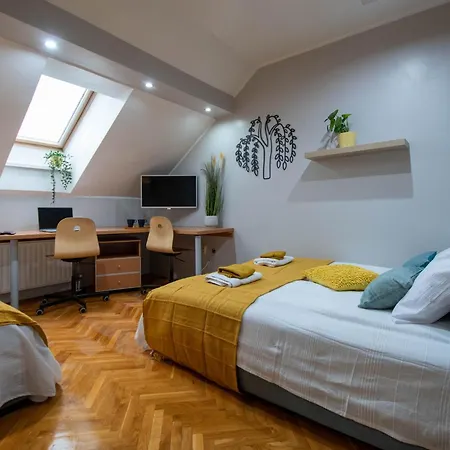 Spacious Duplex For Up To 6ppl With Free Parking New Lägenhet