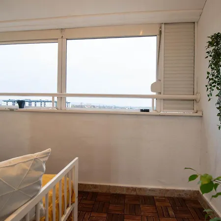 Spacious Duplex For Up To 6ppl With Free Parking New Lägenhet