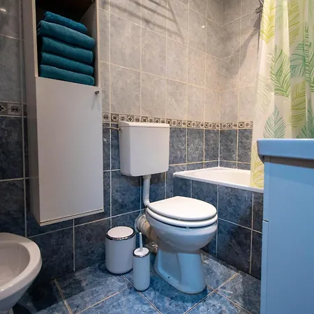 Spacious Duplex For Up To 6ppl With Free Parking New Lägenhet Novi Sad