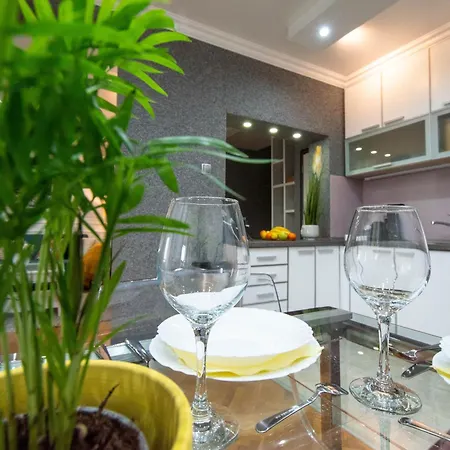 Lägenhet Spacious Duplex For Up To 6ppl With Free Parking New Novi Sad