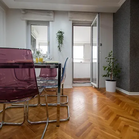 Spacious Duplex For Up To 6ppl With Free Parking New Lägenhet